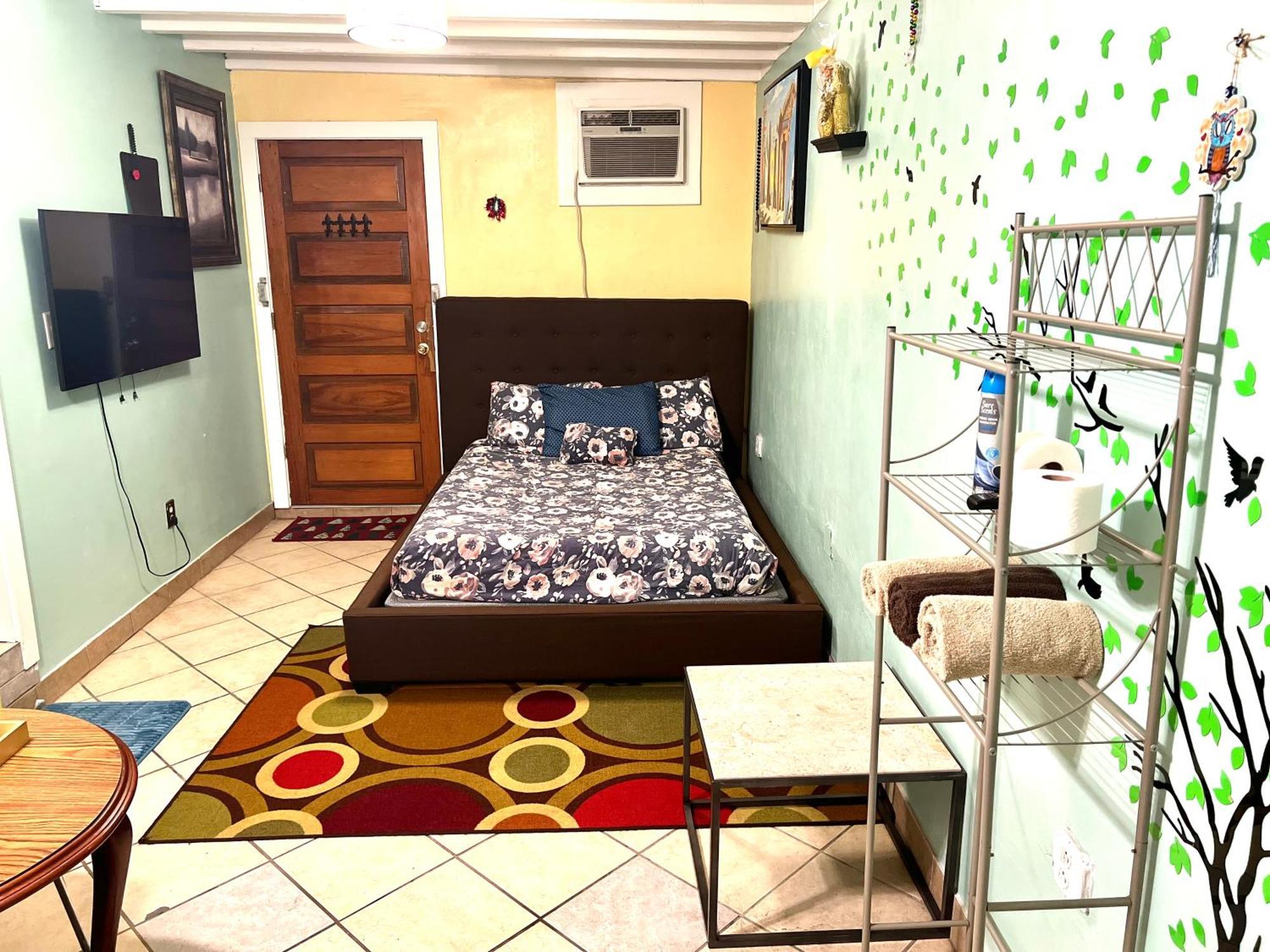 Bed & Breakfast La Petit Chateau Rouge French Quarter