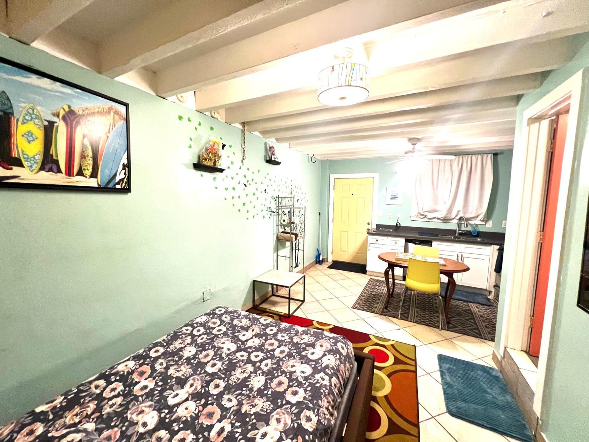La Petit Chateau Rouge French Quarter Bed & Breakfast New Orleans